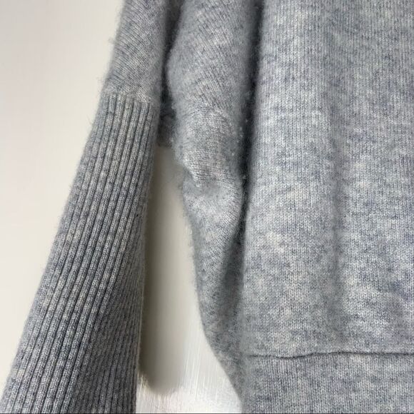 Sz Medium LAMade 100% Cashere Grey Sweater with brown buttons - Picture 8 of 10